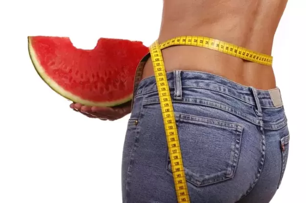 Il risultato della perdita di peso con una dieta a base di anguria è di 7-10 kg in 10 giorni
